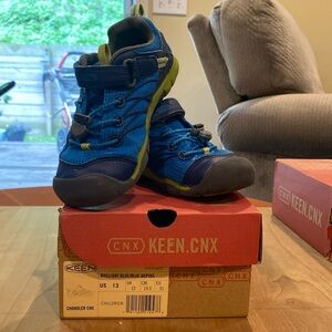 Keen children’s navy blue and blue sneakers size 13